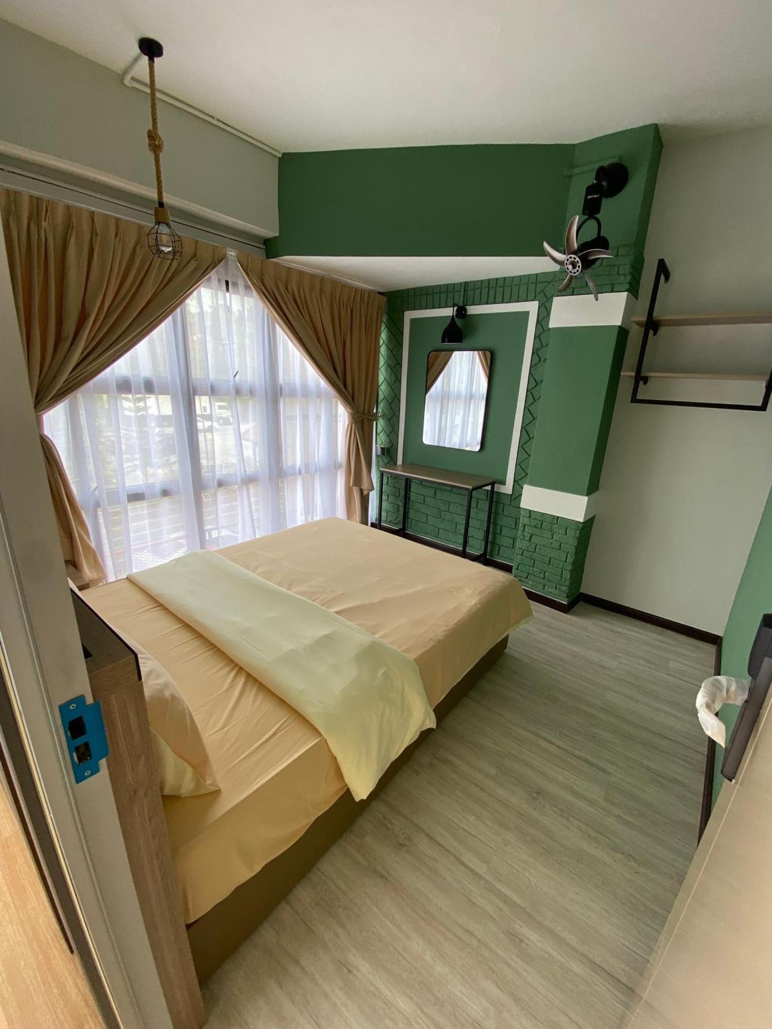 Clock Inn Backpackers Hostel Танах-Рата Экстерьер фото