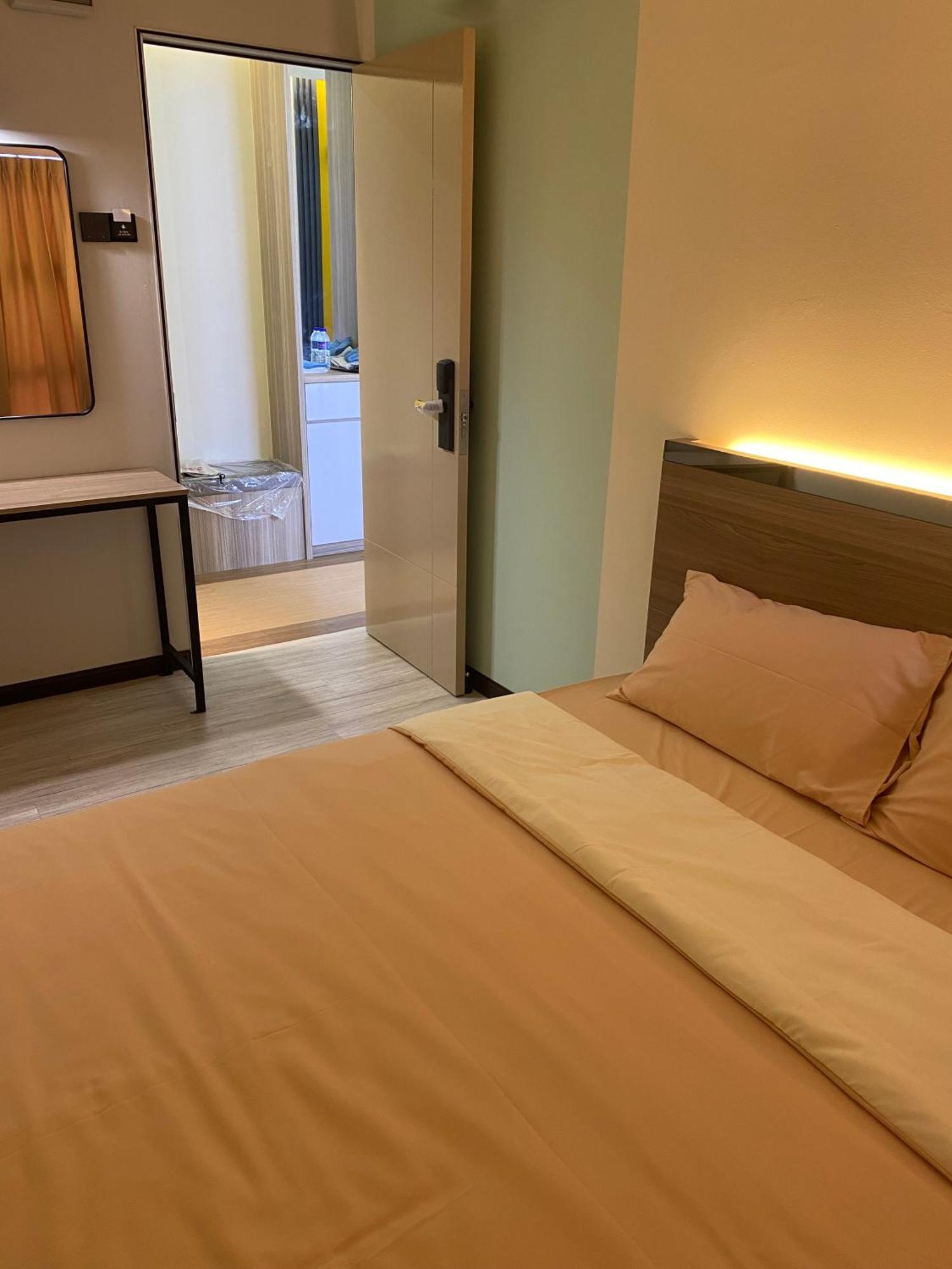 Clock Inn Backpackers Hostel Танах-Рата Экстерьер фото