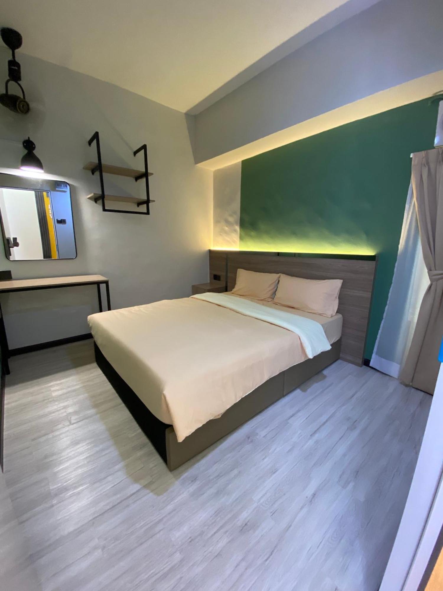 Clock Inn Backpackers Hostel Танах-Рата Экстерьер фото