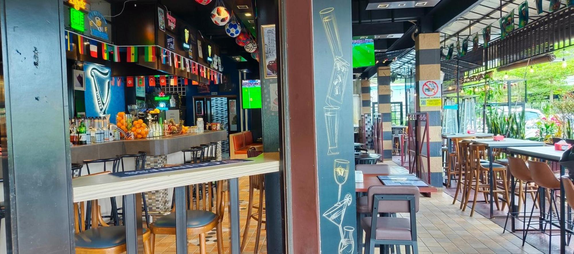Clock Inn Backpackers Hostel Танах-Рата Экстерьер фото