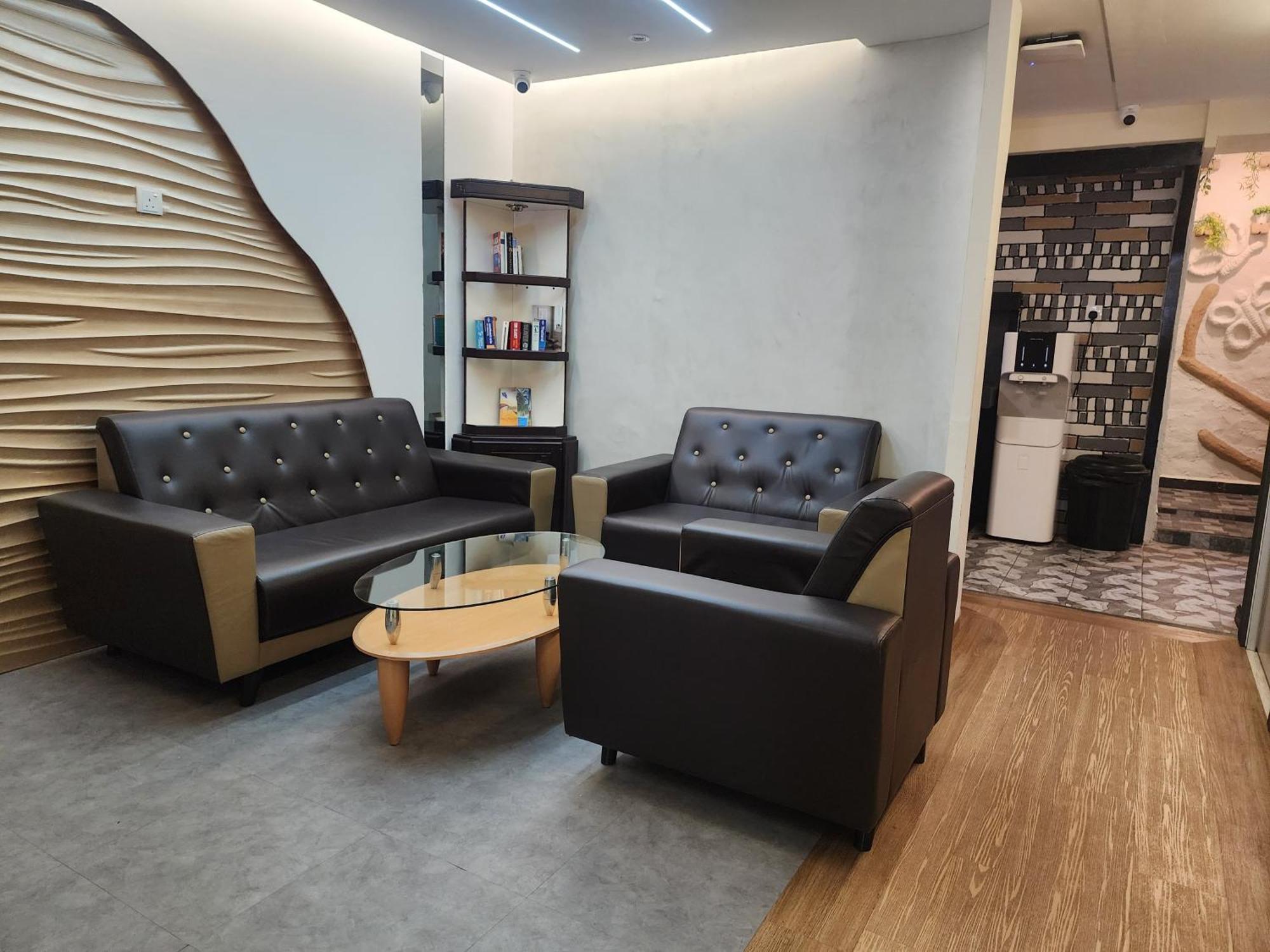 Clock Inn Backpackers Hostel Танах-Рата Экстерьер фото
